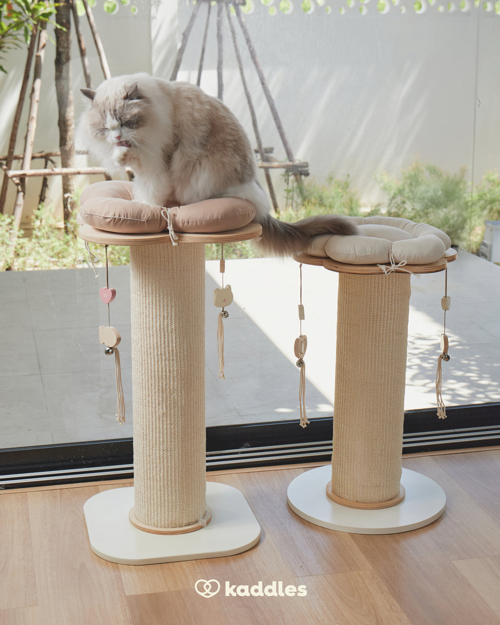 Oversized Scratching Post